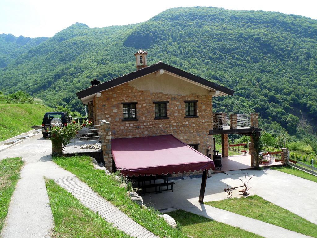 Beautiful Chalet With Swimming Pool In Lombardy Villa Мароне Екстериор снимка