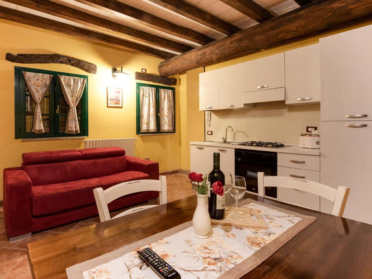 Beautiful Chalet With Swimming Pool In Lombardy Villa Мароне Екстериор снимка