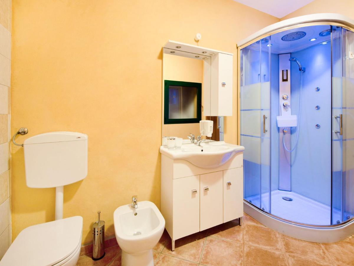 Beautiful Chalet With Swimming Pool In Lombardy Villa Мароне Екстериор снимка