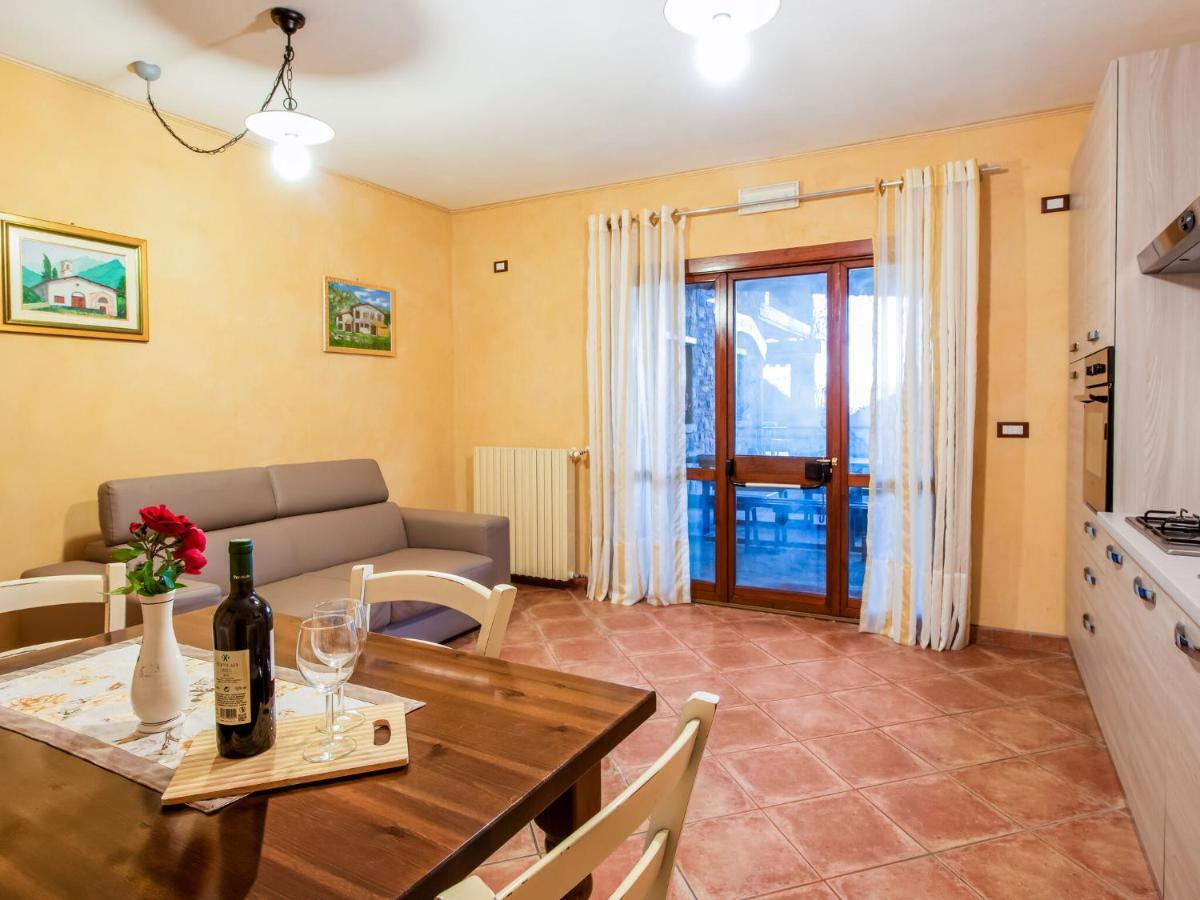 Beautiful Chalet With Swimming Pool In Lombardy Villa Мароне Екстериор снимка