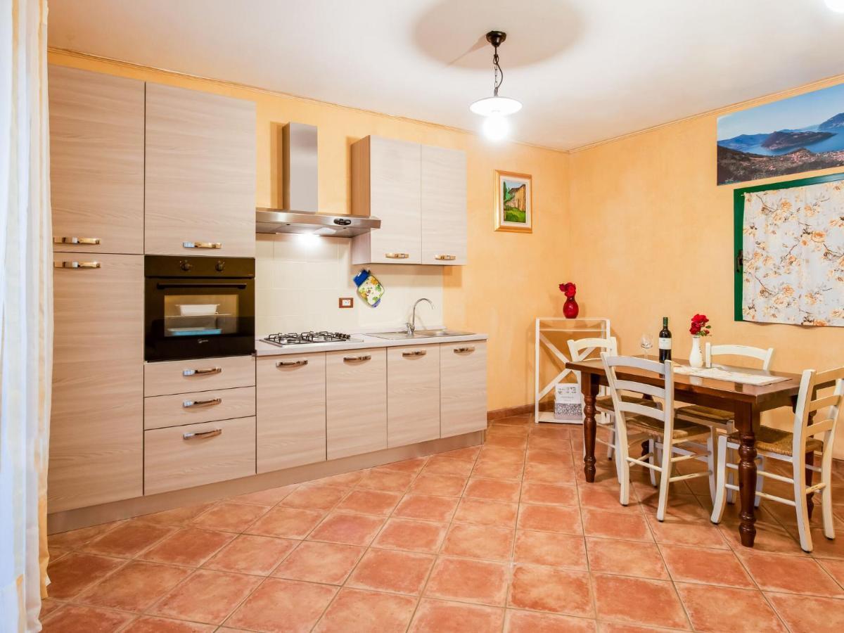 Beautiful Chalet With Swimming Pool In Lombardy Villa Мароне Екстериор снимка