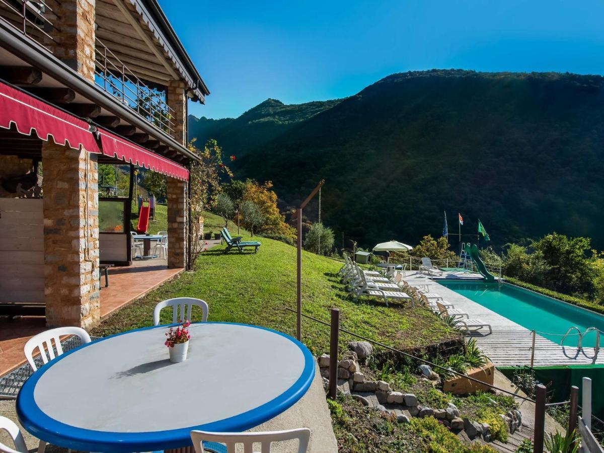 Beautiful Chalet With Swimming Pool In Lombardy Villa Мароне Екстериор снимка
