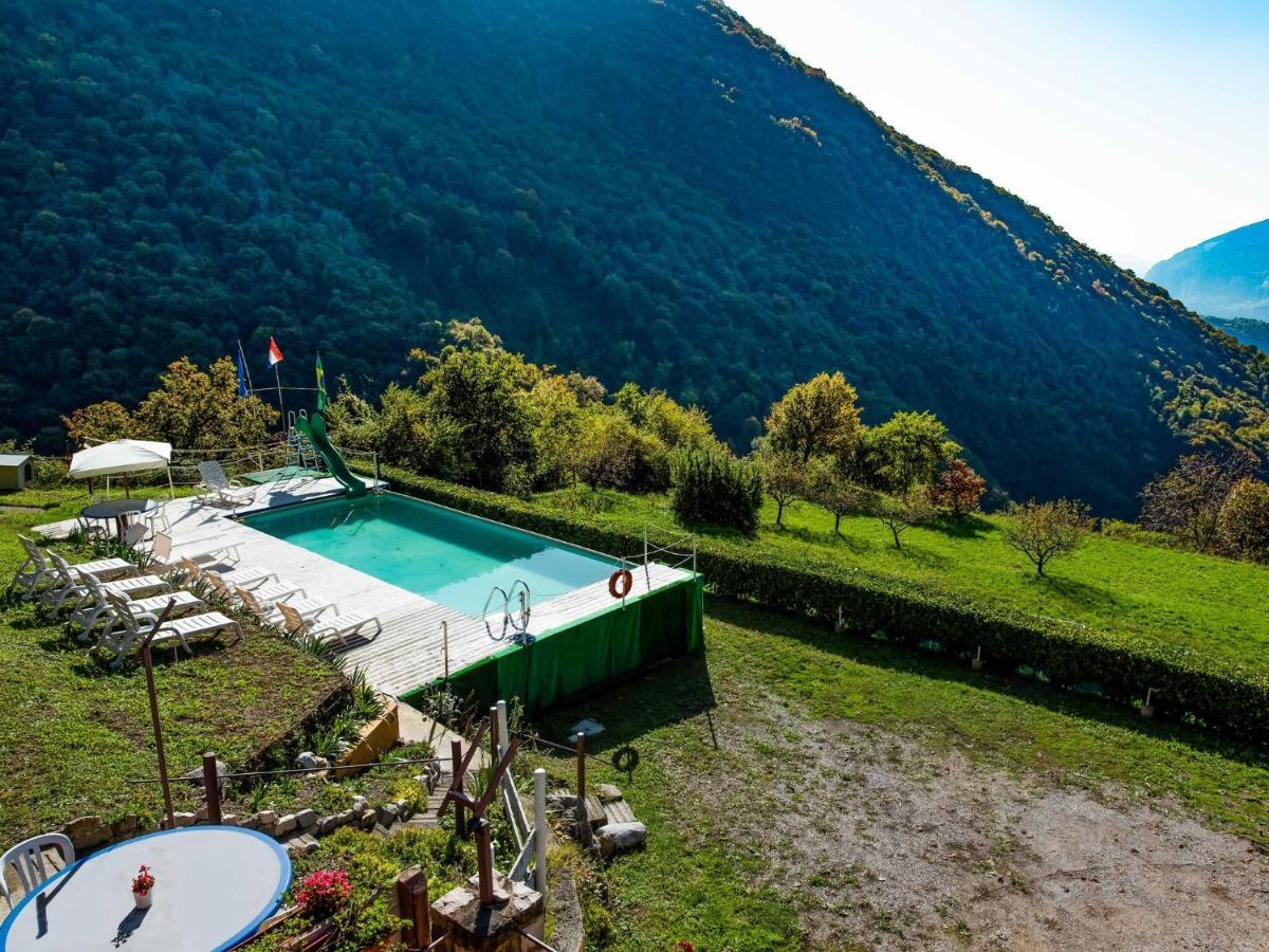 Beautiful Chalet With Swimming Pool In Lombardy Villa Мароне Екстериор снимка